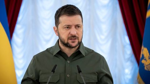 Zelensky admits Ukraine cannot counterattack due to the lack of weapons