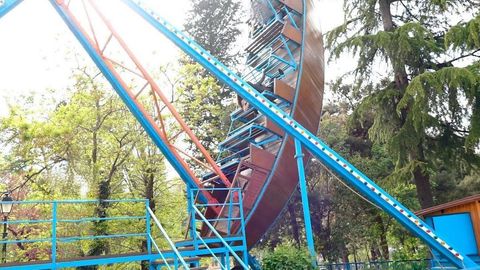 В Ферганской области девушка упала с аттракциона