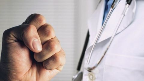 Andijonda 64 yoshli shifokor bemorning eri tomonidan kaltaklandi&nbsp;