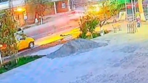 Фарғонада юк машинаси билан тўқнашган Matiz ёниб кетди. Ҳайдовчи воқеа жойида вафот этган (видео)