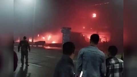 Fire breaks out in construction goods shopping center in Navoi