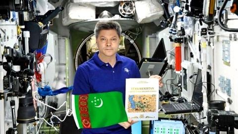 President of Turkmenistan Serdar Berdimuhamedov congratulates compatriot cosmonaut Oleg Kononenko 