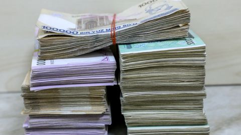 Узбекистанам выплатили более триллиона сумов кешбэка
