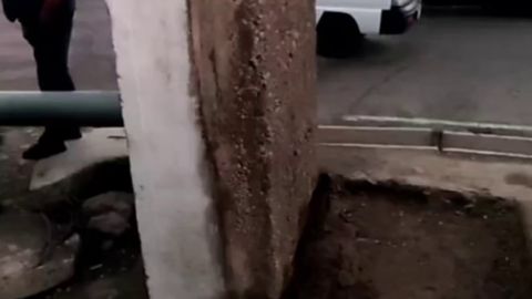 Наманганда 26 ёшли йигит устига реклама баннери қулади (видео)