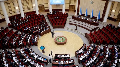 Ўзбекистонда депутатлар 11 ноябрни ишланмайдиган байрам куни сифатида белгилашни маъқуллади