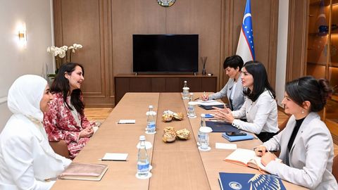 Саида Мирзиёева встретилась с Даной Хумаид