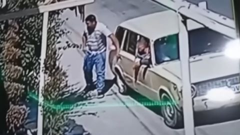 Samarqandda haydovchi bola o&lsquo;g&lsquo;risi ekanini aytib, voyaga yetmagan qizlarni qo&lsquo;rqitdi (video)