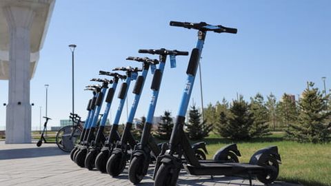 Водительские права на электросамокаты: в Парламенте Казахстана приняли новые поправки