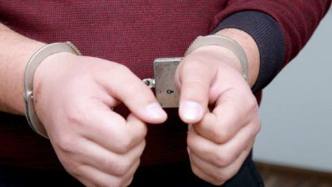 Андижонда қулупнай сотувчисини уриб, унинг ўлимига сабабчи бўлган эркакка жиноят иши қўзғатилди