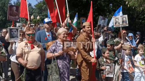 Toshkentda bir guruh shaxslar O&lsquo;zbekiston SSR bayrog&lsquo;i ostida &ldquo;o&lsquo;rtoq Stalinga ura!&rdquo; deb ko&lsquo;cha yurishi o&lsquo;tkazdi