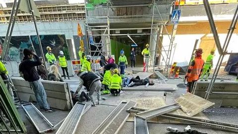 Финляндияда автомагистрал устидаги вақтинчалик ўтиш йўлаги қулаб тушиши оқибатида 27 киши жабрланди