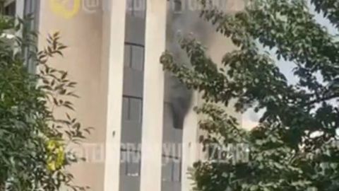 В Ташкенте в многоквартирном доме произошел сильный пожар (видео)