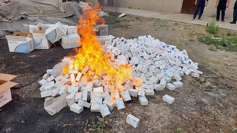 Наманганда вилоят ҳудудига ноқонуний олиб кирилган қарийб 200 млн сўмлик тамаки маҳсулотлари ёқиб юборилди