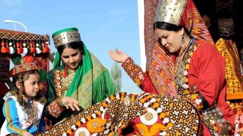 Turkmen embroidery, sericulture, and anecdotes included in UNESCO' World Heritage List