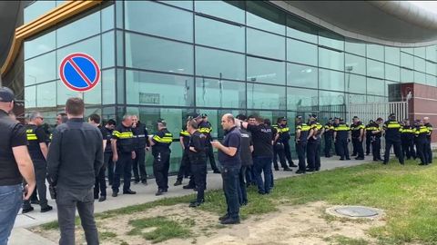 В Тбилиси закрыли зал ожидания аэропорта перед прилетом первого рейса из Москвы