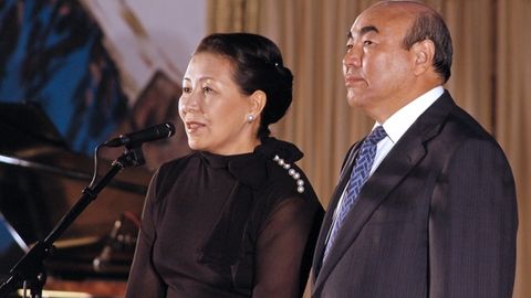 Экс-президент Кыргызстана с супругой прибыли на родину &mdash; причины