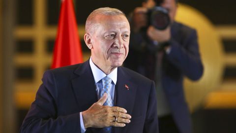 Rajab Toyyib Erdo‘g‘on parlamentda qasamyod qilib, Turkiya prezidenti lavozimiga kirishdi