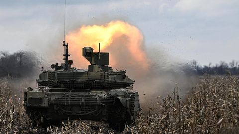 Россия Мудофаа вазирлиги Украина қўшинлари “кенг миқёсли” қарши ҳужум бошлаганини эълон қилди (видео)