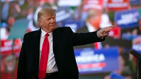Donald Tramp korrupsiyaga botgan Jo Baydenni Oq uydan haydab chiqarishga va’da berdi