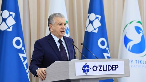Presidential candidate Shavkat Mirziyoyev announces arrival of 100 modern electric buses and road improvements in Karshi
