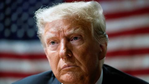 Трамп уни зўрлашда айблаган журналист аёлни судга берди