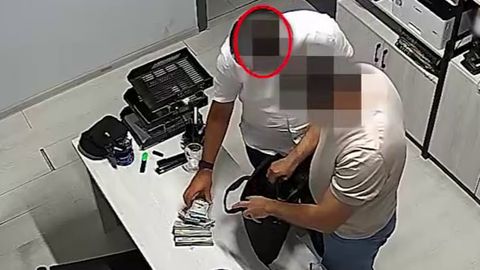 Тошкентда тадбиркордан 300 минг доллар олган ДУК ходими қўлга тушди (видео)