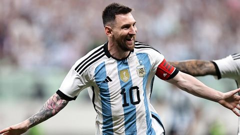 Lionel Messi signs contract with Inter Miami