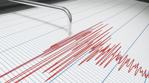7.4 magnitude earthquake strikes off coast of Alaska