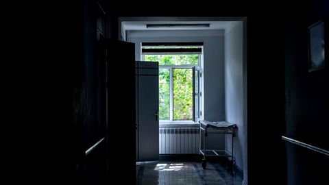 Homilador ayollar koridorda davolanmoqda, bepul dorilarni sotib olishga majburlashyapti: Qarshidagi &ldquo;roddom&rdquo; tanqid qilindi