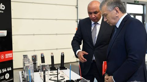 Shavkat Mirziyoyev Sergeli tumanidagi Alutex korxonasi faoliyati bilan tanishdi