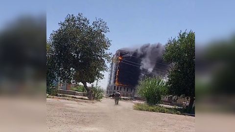 Бухорода янги қурилаётган 9 қаватли уйда ёнғин чиқди (видео)