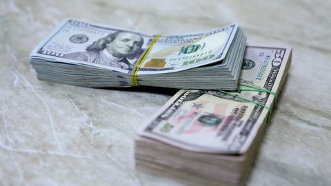 Курс доллара в Узбекистане упал