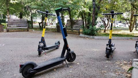 В Казахстане ужесточат правила для электросамокатчиков