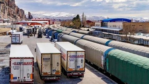 Turkmenistan digitalises customs procedures at its border with Iran