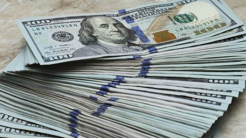 Курс доллара вырос на более 400 сумов &nbsp;