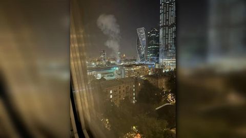 Moskvaga tunda dron hujum qilishga urindi. Aeroportlar vaqtincha yopildi (video)