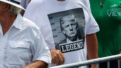 Трамп қамоқхонадаги суратидан 7,1 млн доллар ишлаб топди&nbsp;