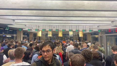 Россияда ўқув йили бошланиши ортидан метрополитенларда тирбандликлар кузатилмоқда