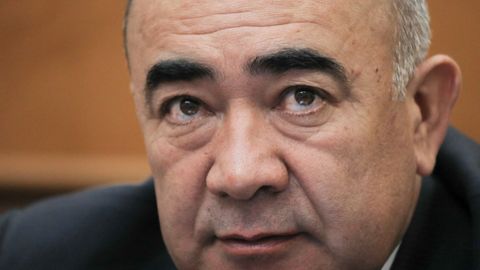 &ldquo;Беш-олти фуқаро ўтирибди. Орқа эшикдан чиқиб кетинг хўжайин, деб сизни халқдан узиб қўядиганлар ҳам бўлади&rdquo; &mdash; Зоир Мирзаев раҳбар инқирози ҳақида&nbsp;