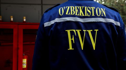 Тошкентда тупроқ ўпирилиши оқибатида 3 киши тупроқ остида қолиб кетгани айтилмоқда (видео)