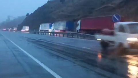 Қамчиқ довонида қор ёғди (видео) 