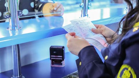 Теперь вход на вокзалы для провожающийх и встречающих возможен без документов