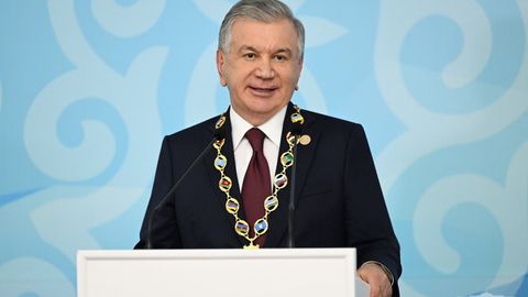 President of Uzbekistan receives&nbsp;CIS Badge of Honor during summit