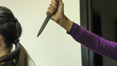 “Русчалаб сўкди”. Тошкентда хотинини пичоқлаган эркак жиноятига изоҳ берди