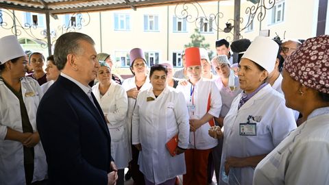 Шавкат Мирзиёев незапланированно посетил центральную поликлинику&nbsp;в Кашкадарье