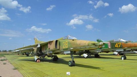 Казахстан распродает советские истребители