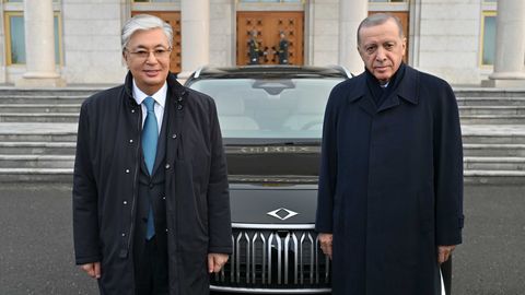 Erdo&lsquo;g&lsquo;on To&lsquo;qayevga ham Togg elektromobili sovg&lsquo;a qildi (video)