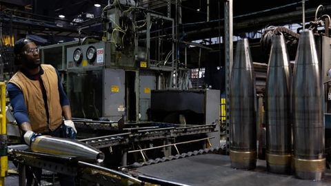 Оқ уй Украинага ҳарбий ёрдам ҳажмини камайтираётганини маълум қилди