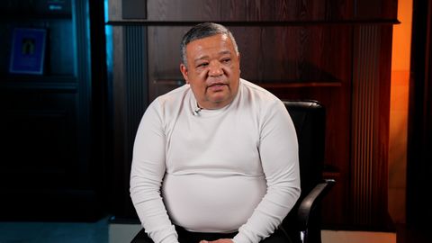 Dilshod Musabekov &ldquo;Dizayn&rdquo;ning konsert bannerida ko&lsquo;rinmayotgan aktyorlar va uni haqorat qilgan muxlisi haqida gapirdi (video)