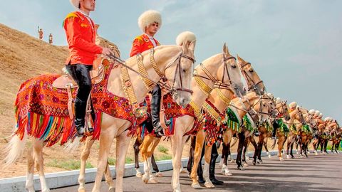 New stable for unique Akhal-Teke horses opens in picturesque mountains of Turkmenistan 